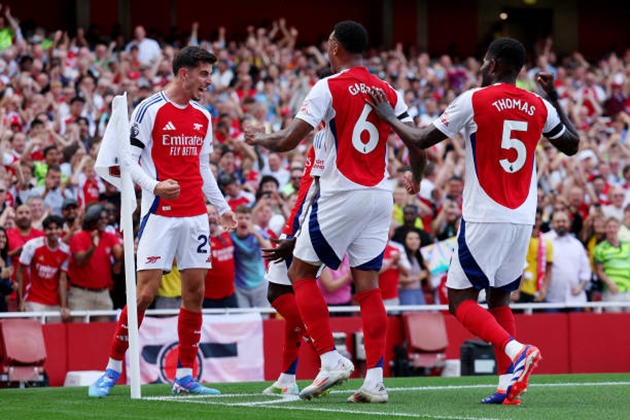 Arsenal trên đường lập kỷ lục chưa từng có tại Premier League