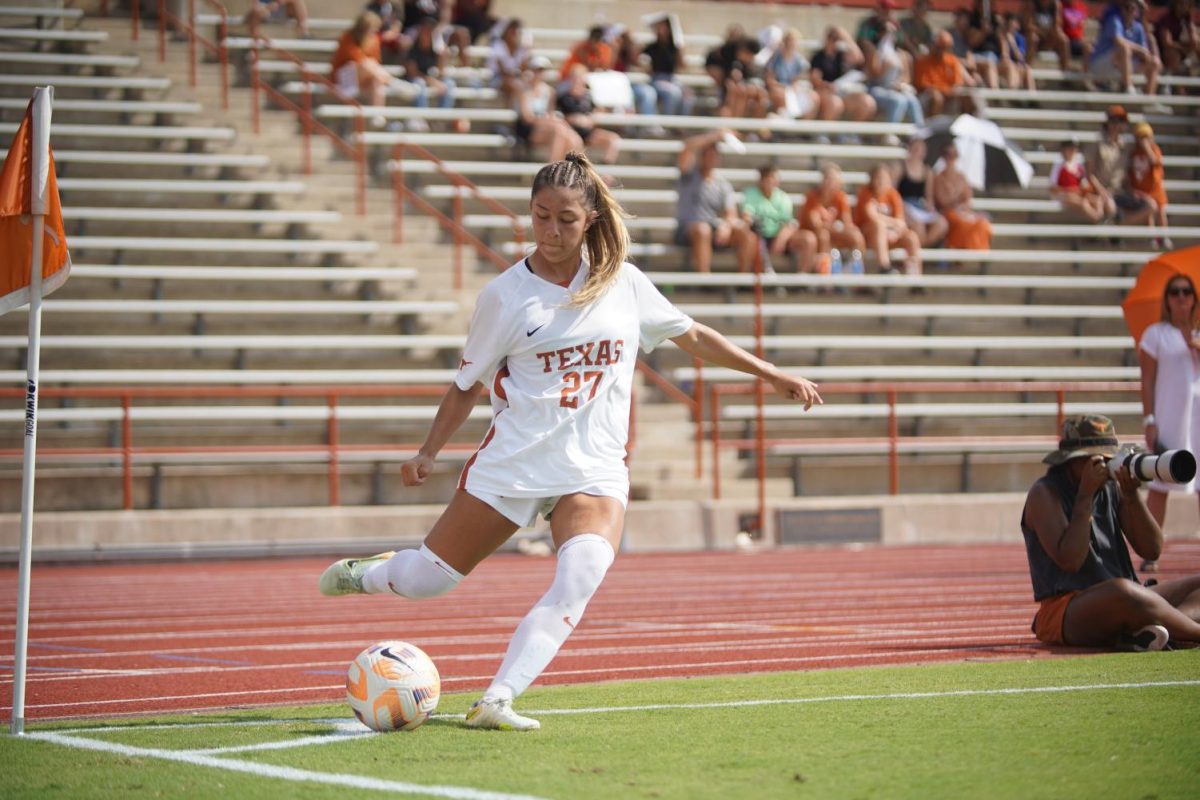 Ashlyn Miller trở thành một thủ lĩnh cho đội bóng đá Texas trên và ngoài sân cỏ – The Daily Texan