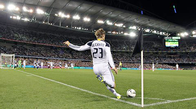 Video bàn thắng: Cú đá phạt góc thành bàn của David Beckham