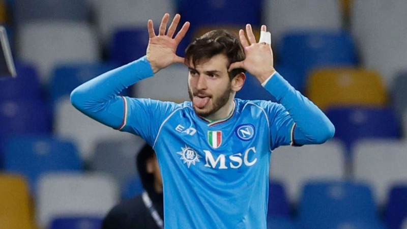 Nhưng sau đó nó đột nhiên trở thành một hiện tượng. Cầu thủ Khvicha Kvaratskhelia - Đủ tài năng để xuất sắc