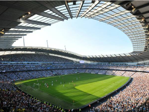 Cầu thủ Manchester City ăn mừng trên sân nhà Etihad