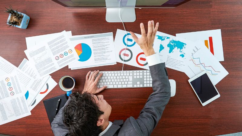 Nhân viên Sale Marketing cần cập nhật xu hướng và kết nối thông tin thường xuyên